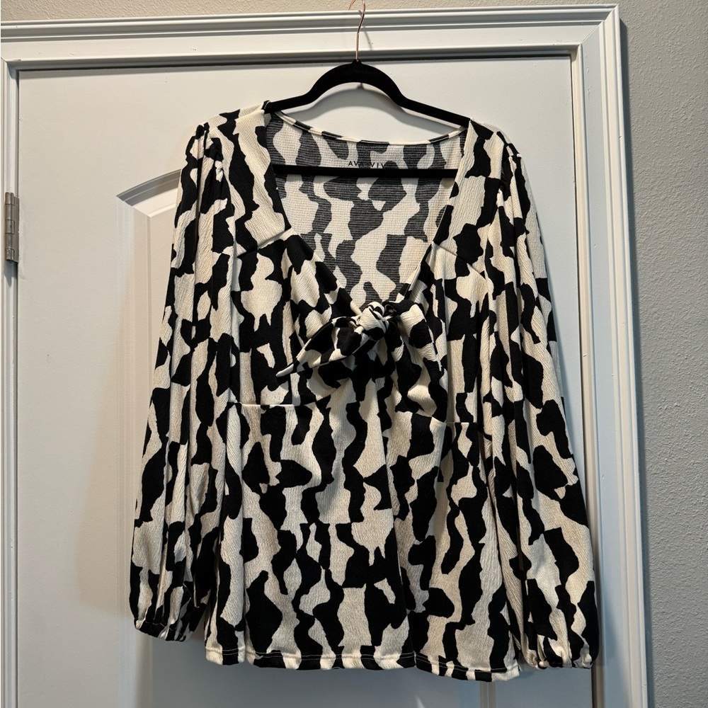 Stylish Black and White Women's Top